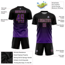 Laden Sie das Bild in den Galerie-Viewer, Uksn Individuelles Schwarz Lila-Altgold Nadelstreifen Farbverlauf Sublimationsdruck Fußballtrikot

