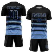 Laden Sie das Bild in den Galerie-Viewer, Uksn Individuelles Schwarz Hellblau Nadelstreifen Farbverlauf Sublimationsdruck Fußballtrikot
