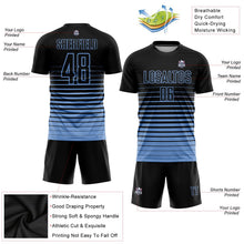 Laden Sie das Bild in den Galerie-Viewer, Uksn Individuelles Schwarz Hellblau Nadelstreifen Farbverlauf Sublimationsdruck Fußballtrikot

