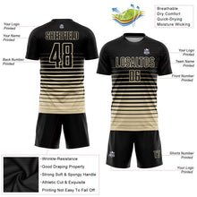 Laden Sie das Bild in den Galerie-Viewer, Uksn Individuelles Schwarz Cream Nadelstreifen Farbverlauf Sublimationsdruck Fußballtrikot
