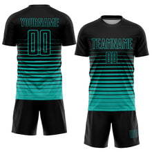 Laden Sie das Bild in den Galerie-Viewer, Uksn Individuelles Schwarz Aqua Nadelstreifen Farbverlauf Sublimationsdruck Fußballtrikot
