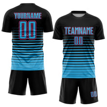Laden Sie das Bild in den Galerie-Viewer, Uksn Individuelles Schwarz Himmelblau-Pink Nadelstreifen Farbverlauf Sublimationsdruck Fußballtrikot
