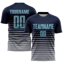 Laden Sie das Bild in den Galerie-Viewer, Uksn Individuelles Marineblau Grau-Petrol Nadelstreifen Farbverlauf Sublimationsdruck Fußballtrikot
