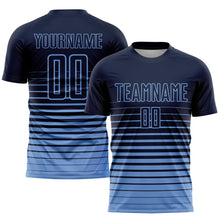 Laden Sie das Bild in den Galerie-Viewer, Uksn Individuelles Marineblau Hellblau Nadelstreifen Farbverlauf Sublimationsdruck Fußballtrikot
