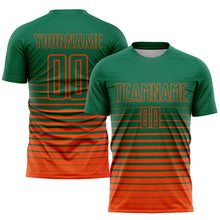 Laden Sie das Bild in den Galerie-Viewer, Uksn Individuelles Kelly-Grün Orange Nadelstreifen Farbverlauf Sublimationsdruck Fußballtrikot
