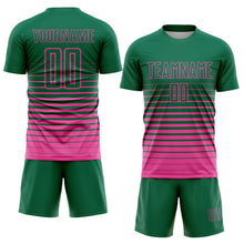 Laden Sie das Bild in den Galerie-Viewer, Uksn Individuelles Kelly-Grün Pink Nadelstreifen Farbverlauf Sublimationsdruck Fußballtrikot
