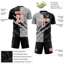 Laden Sie das Bild in den Galerie-Viewer, Uksn Individuelles Graffiti-Muster Weiß Schwarz Grau-Orange Kratzer Sublimationsdruck Fußballtrikot
