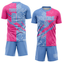 Laden Sie das Bild in den Galerie-Viewer, Uksn Individuelles Graffiti-Muster Hellblau-Pink Kratzer Sublimationsdruck Fußballtrikot
