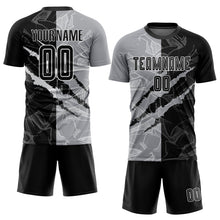 Laden Sie das Bild in den Galerie-Viewer, Uksn Individuelles Graffiti-Muster Schwarz-Grau Kratzer Sublimationsdruck Fußballtrikot
