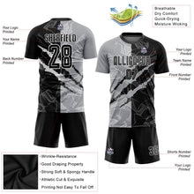 Laden Sie das Bild in den Galerie-Viewer, Uksn Individuelles Graffiti-Muster Schwarz-Grau Kratzer Sublimationsdruck Fußballtrikot
