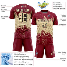 Laden Sie das Bild in den Galerie-Viewer, Uksn Individuelles Karmesinrot Cream-Schwarz Abstrakter Splash Grunge Kunst Sports Sublimationsdruck Fußballtrikot
