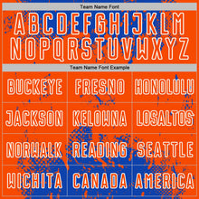 Laden Sie das Bild in den Galerie-Viewer, Uksn Individuelles Donnerblau Orange-Weiß Abstrakter Splash Grunge Kunst Sports Sublimationsdruck Fußballtrikot
