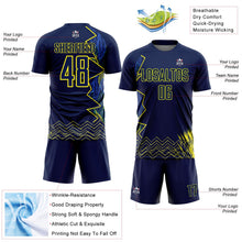 Laden Sie das Bild in den Galerie-Viewer, Uksn Individuelles Blau Hellgelb Brasil Zigzag Tropische Palmenblätter Sublimationsdruck Fußballtrikot
