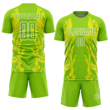 Laden Sie das Bild in den Galerie-Viewer, Uksn Individuelles Neongrün Hellgelb-Weiß Brasilien Digitale Linien Sublimationsdruck Fußballtrikot
