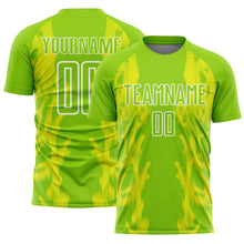 Laden Sie das Bild in den Galerie-Viewer, Uksn Individuelles Neongrün Hellgelb-Weiß Brasilien Digitale Linien Sublimationsdruck Fußballtrikot
