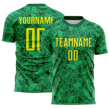 Laden Sie das Bild in den Galerie-Viewer, Uksn Individuelles Grün Hellgelb Brasilien Geometrische Fragmente Sublimationsdruck Fußballtrikot
