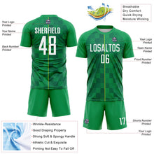 Laden Sie das Bild in den Galerie-Viewer, Uksn Individuelles Grün Weiß-Hellgelb Brasilien Digitale Linien Sublimationsdruck Fußballtrikot
