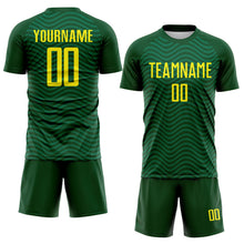 Laden Sie das Bild in den Galerie-Viewer, Uksn Individuelles Grün Hellgelb Brasilien Wellen Sublimationsdruck Fußballtrikot
