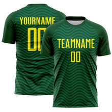 Laden Sie das Bild in den Galerie-Viewer, Uksn Individuelles Grün Hellgelb Brasilien Wellen Sublimationsdruck Fußballtrikot
