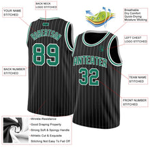 Laden Sie das Bild in den Galerie-Viewer, Uksn Individuelles Schwarz Weiße Nadelstreifen Kelly-Grün-Weiß Authentic Basketball Trikot
