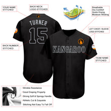 Laden Sie das Bild in den Galerie-Viewer, Uksn Individuelles Schwarz Grau Baseball Trikot
